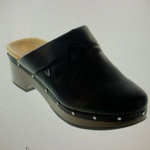 NEW w/Box Vionic Day Kacie Leather Clogs